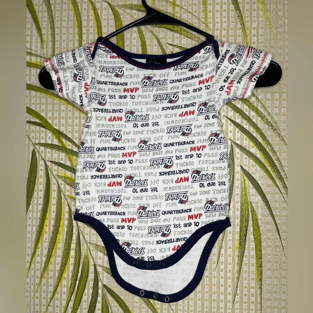 NFL Team Apparel New England Patriots Baby Onesie 18months